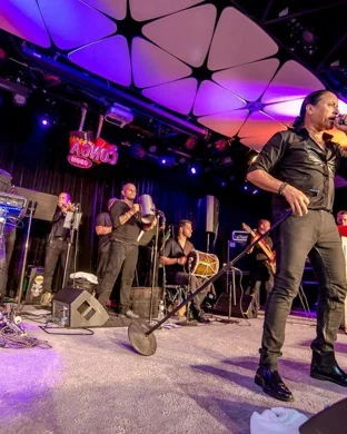 Candlelight: Christmas Carols on Strings